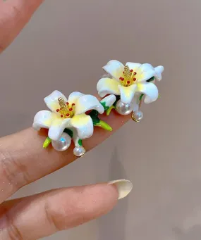 Cute White Alloy Floral Glazed Enamel Stud Earrings WH015